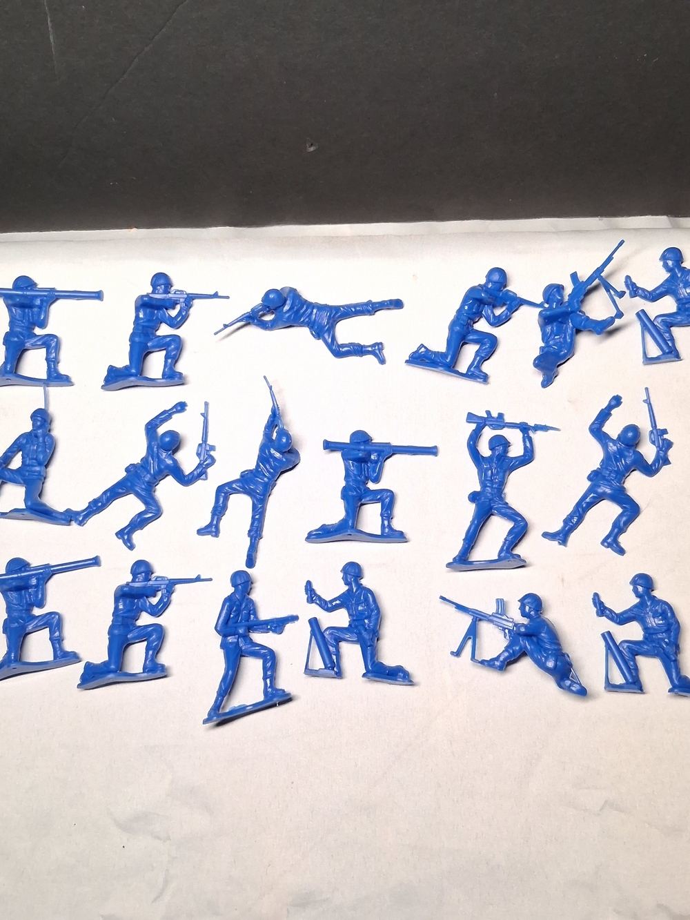 18 Classic 2” Blue Plastic Army Men Toy Soldiers Military Figures lot